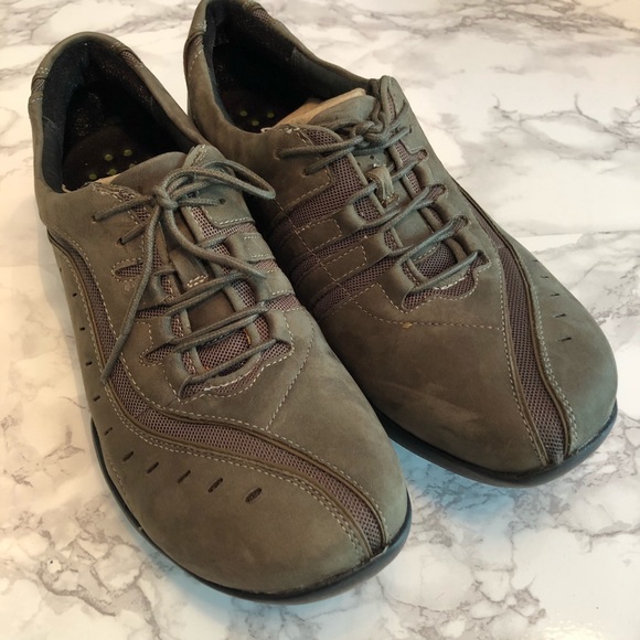 clarks wave wheel sneaker